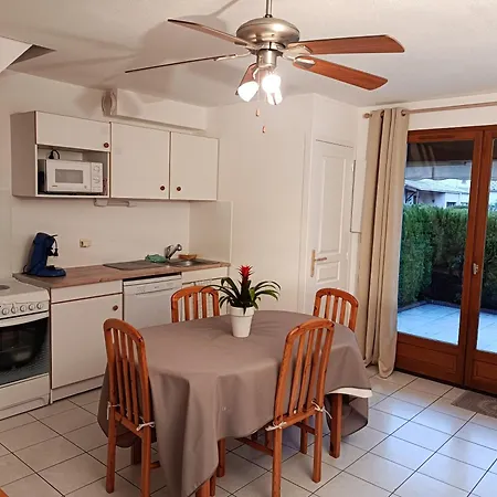 Prázdninový dům Maison Charmante A + Piscine Partagee *
