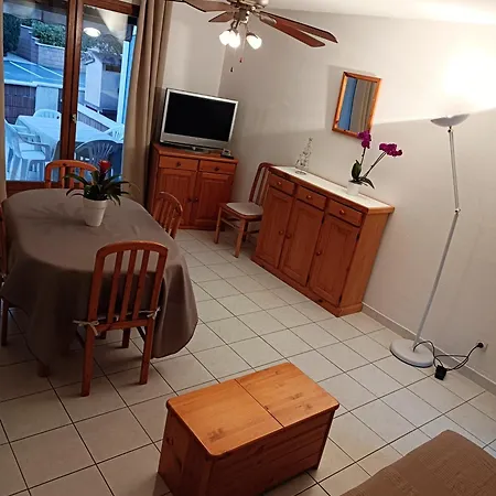 Prázdninový dům Maison Charmante A + Piscine Partagee