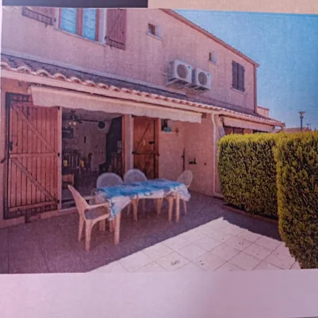 Prázdninový dům Maison Charmante A + Piscine Partagee Vias