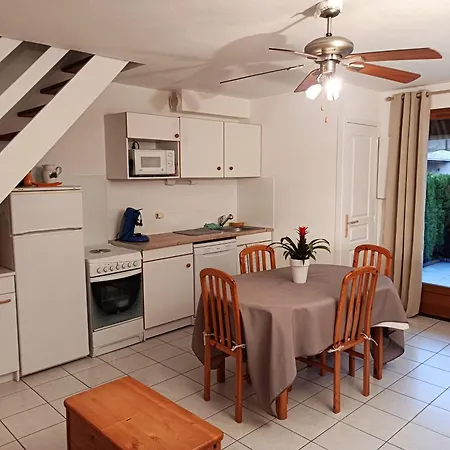 Maison Charmante A + Piscine Partagee Vias